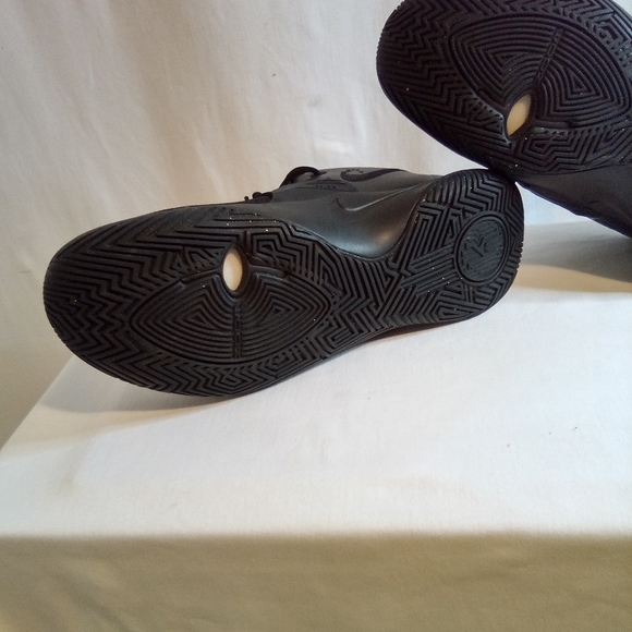 Nike Kyrie Flytrap 3 Black Metallic Gold Men's shoes size 8.5 BQ3060 008 - Picture 10 of 12